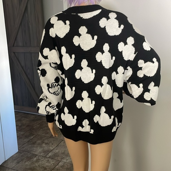 Vintage 90’s Micky Mouse Black & White Cardigan Made in USA 🇺🇸 - Picture 6 of 11